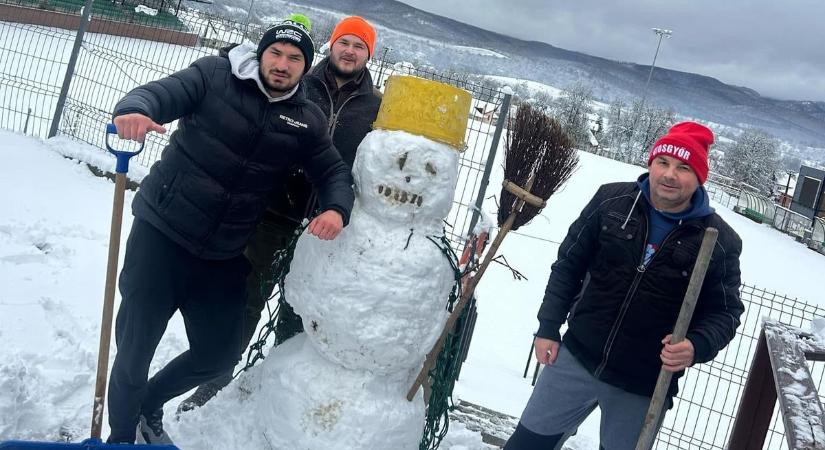 Tizenöt mérkőzést halasztottak a hóhelyzet miatt