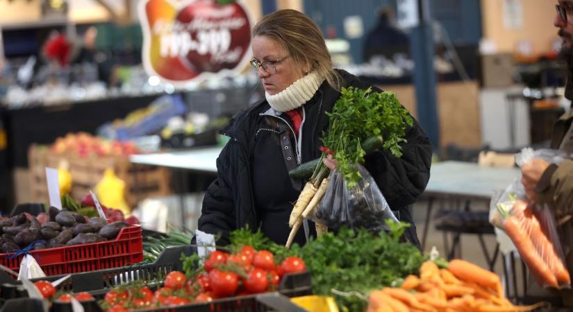 A hóesés ellenére sem maradtak otthon a kofák