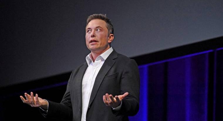 Elon Musk eladta volna a Teslát az Apple-nek, de Tim Cook visszautasította