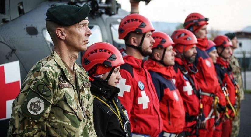 Sokat köszönhetnek a szolnoki katonáknak a bosnyák hegyimentők