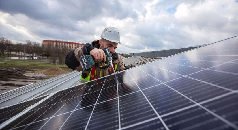 Magyarország eddigi legnagyobb energiatárolója épül Szolnokon (videó)