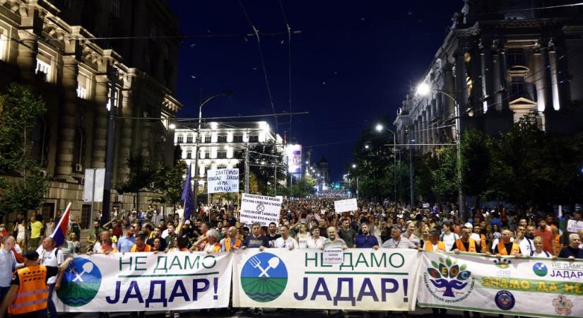 Szerbiában tüntetnek a bányászati tervek miatt, a német autóipar kriptonitként tekint a lítiumra