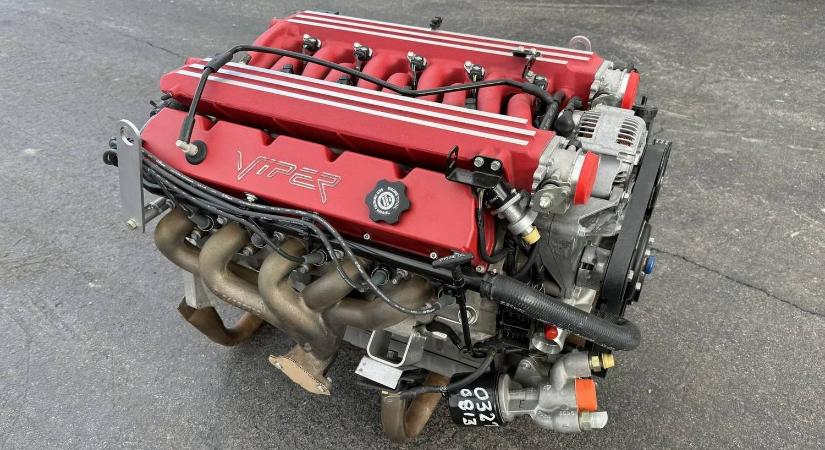 Itt egy 28 éve, véletlenül rendelt, vadiúj V10-es Viper-motor