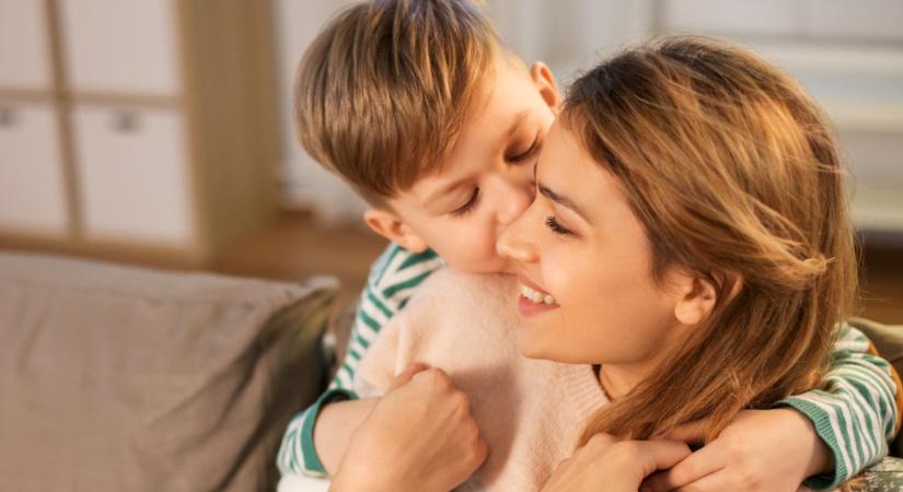 Így tanítsd meg a gyerekedet arra, hogy törődjön másokkal 7 lépésben