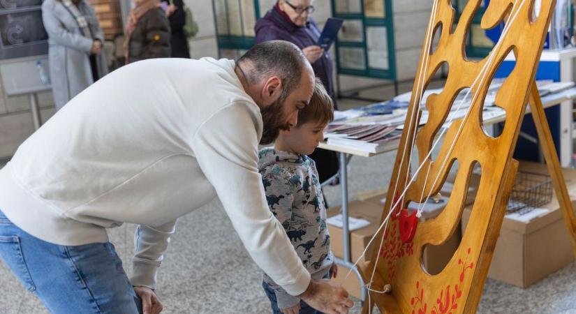 A gasztrobusz mellett kiderült: valójában egy zongora él bennünk – fotókkal!