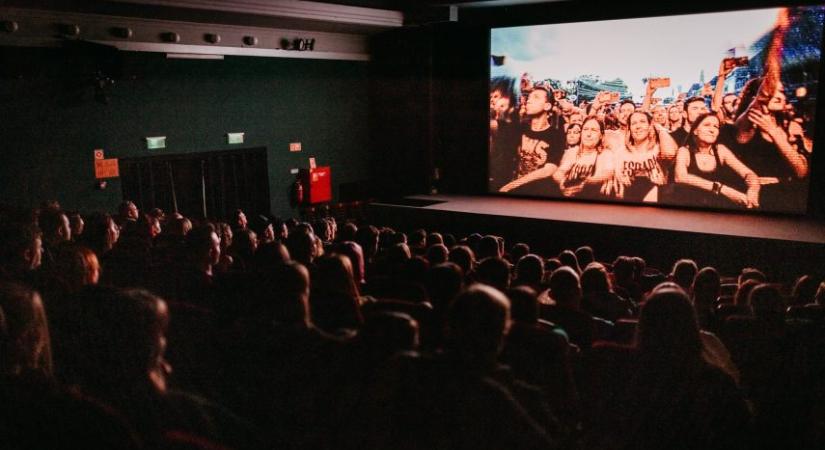 Legyen az egész egy zúzás: megnéztük az AWS-koncertfilmet