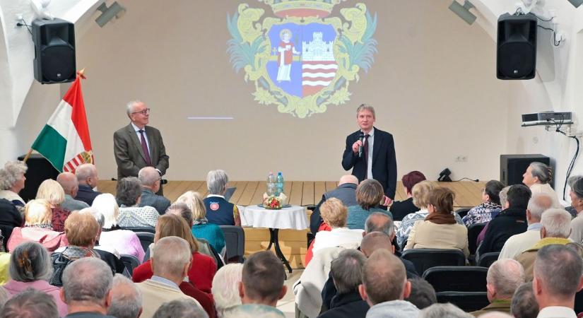 Nemzeti konzultáció: fontos üzenetekről és kérdésekről a ménfőcsanaki fórumon - fotók