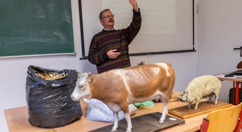 Traktorba ülhettek a nyolcadikos diákok  videó