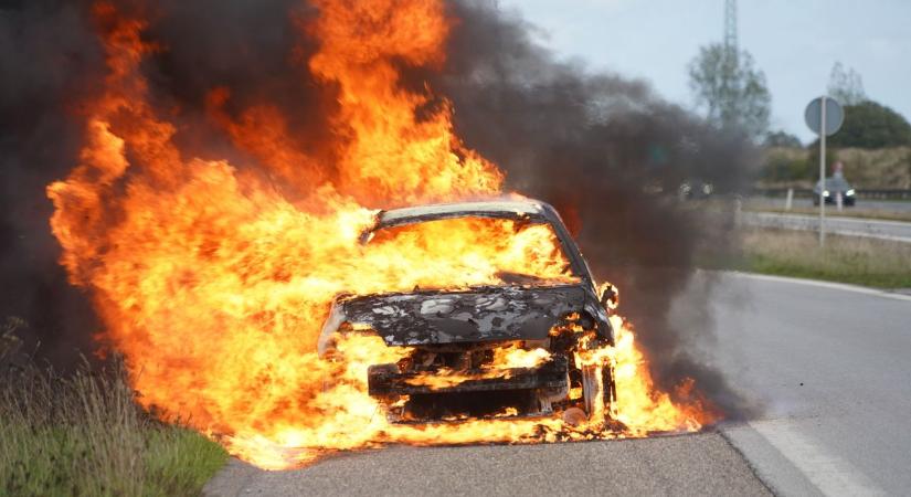 Megmondták, mi lett volna az egyetlen esély az M4-esen pusztító autótűzben