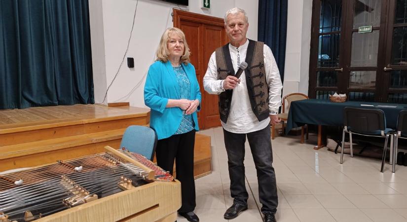 Cimbalom virtuóz vendég tartott zenés előadást