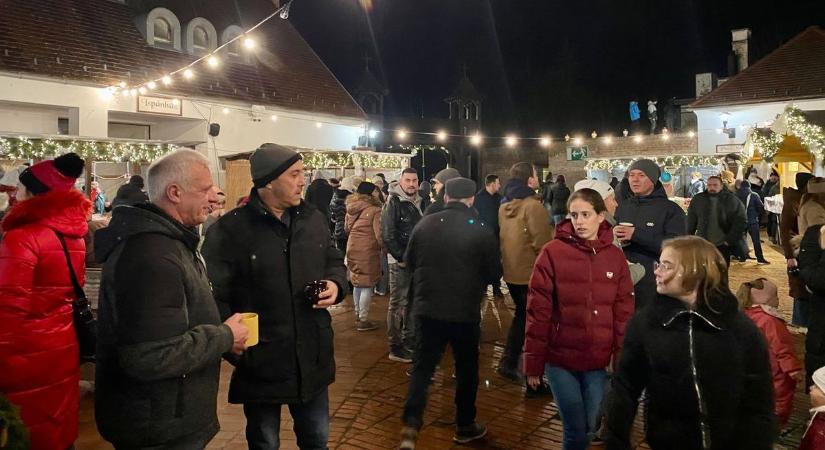 Lesz tea és forralt bor, de a bögréről mindenkinek gondoskodnia kell