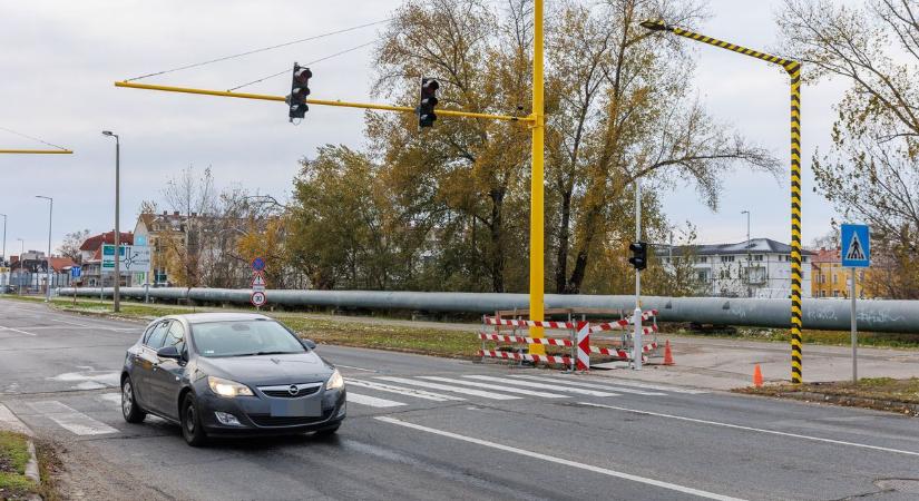 Új jelzőlámpás csomópontot alakítanak ki Győr egyik legforgalmasabb útján - fotók