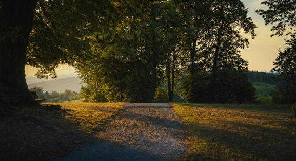 A hét közepéig marad a kettősség