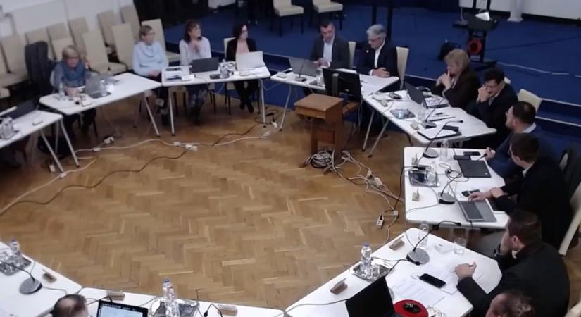 Óriási adóemelést szavazott meg Szentendre újraválasztott polgármestere és az önkormányzati testület  videó