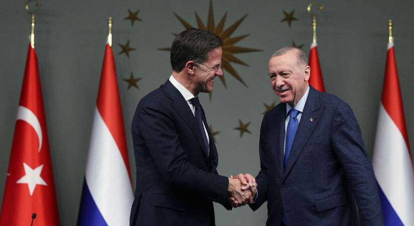 Az orosz-ukrán helyzetről egyeztet Erdogan és a NATO-főtitkár