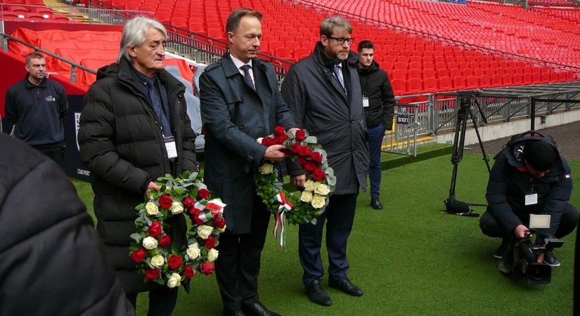 Hozzon cipősdoboz ajándékot az emlékműhöz!