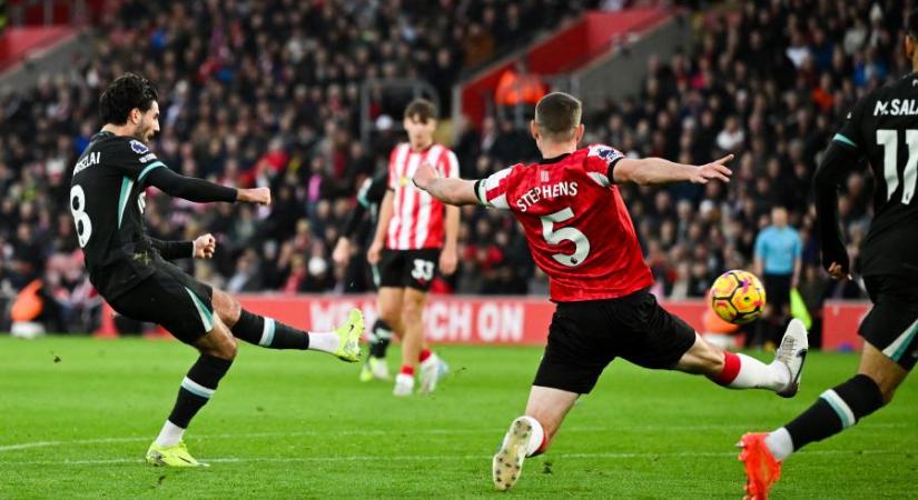 Szoboszlai Dominik bombagólt lőtt, nyert a Liverpool a sereghajtó Southampton otthonában