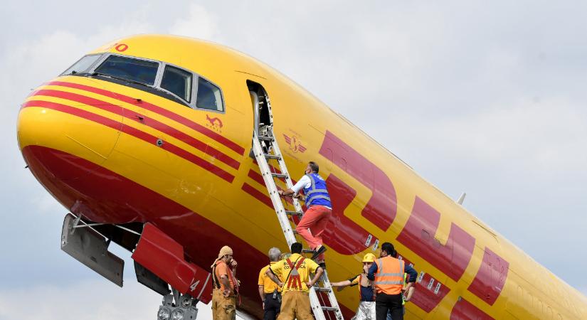 Egy litván lakóház udvarára csapódott a DHL teherszállító repülője