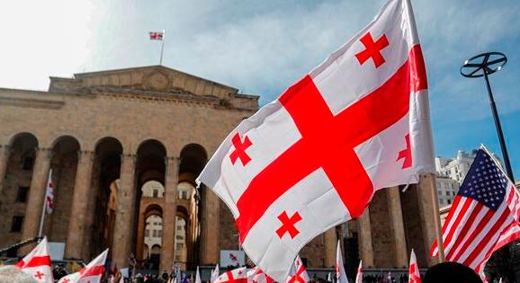 Nagy a feszültség Tbilisziben, ahol ma alakul meg az új georgiai parlament