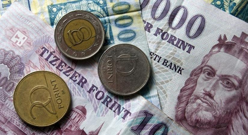 Tovább szenved a forint