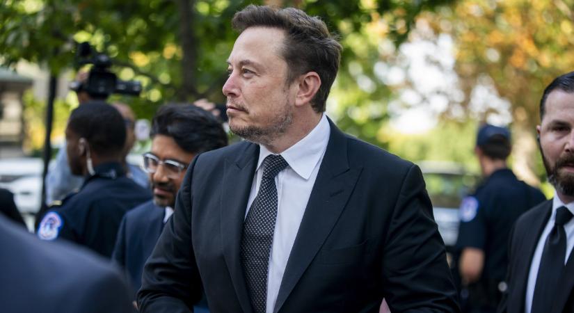 Elon Musknak adta ki magát egy szélhámos, egy vagyont csalt ki egy idős nőtől