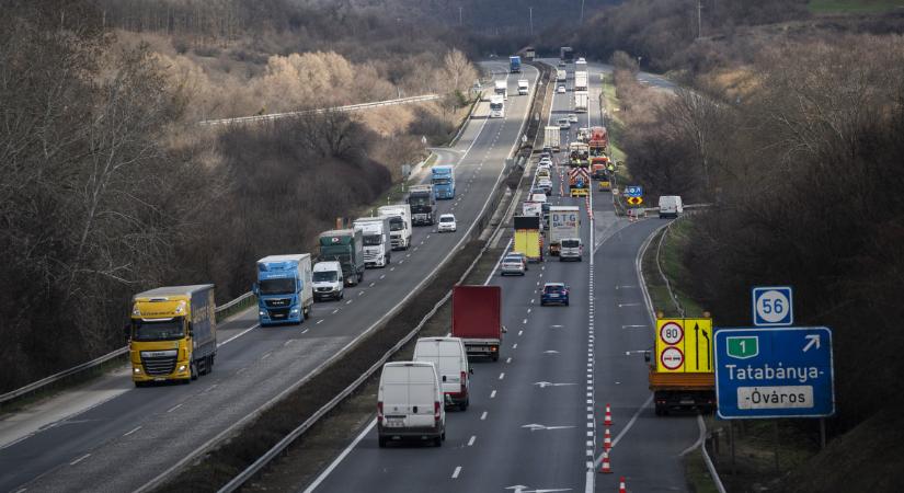 Figyelem, elesett az M1-es: több kilométeres a torlódás egy durva baleset miatt