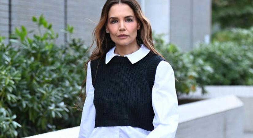 Katie Holmes úgy sétál az utcán, mintha egy samponreklámot forgatnának vele