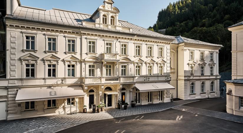 Álomszép tájon lévő történelmi hotelbe vezet be ez megkapó videó