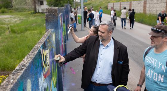 Aláírásgyűjtéssel kényszerítené lemondásra a fizetését a börtönben ülve is felvevő óbudai polgármestert a Fidesz