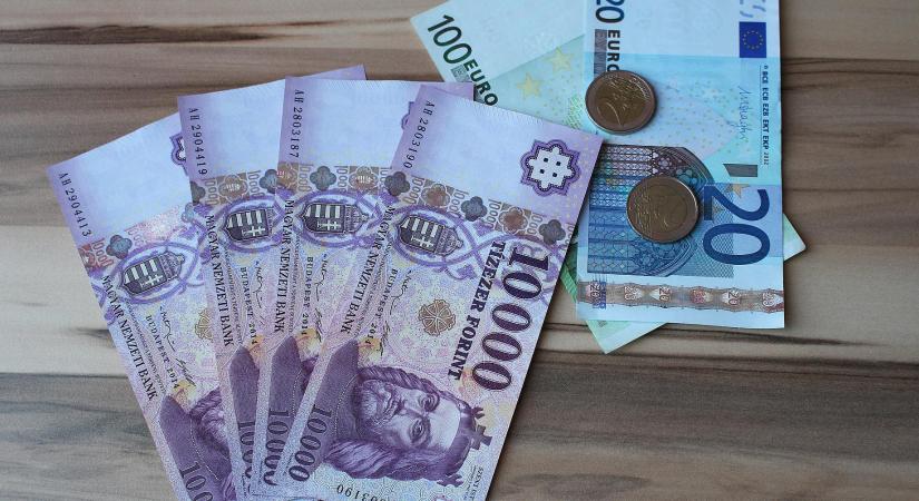 Kétéves mélypontra ütötték a forint árfolyamát