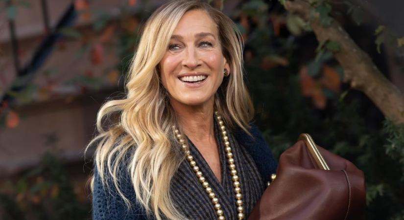 Sarah Jessica Parker meztelenfelsője egyszerre merész és elegáns, még Carrie Bradshaw is megirigyelné