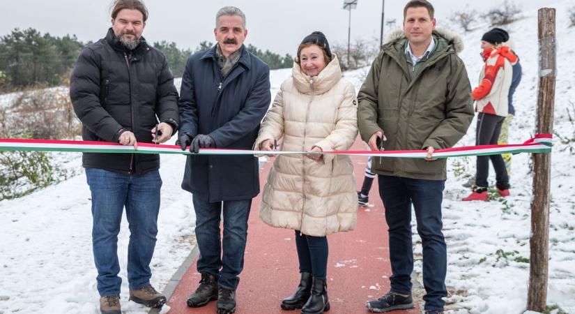 Fotókon az Ördög-hegyi futókör: okospadokat is kapott a sportbarátok új paradicsoma