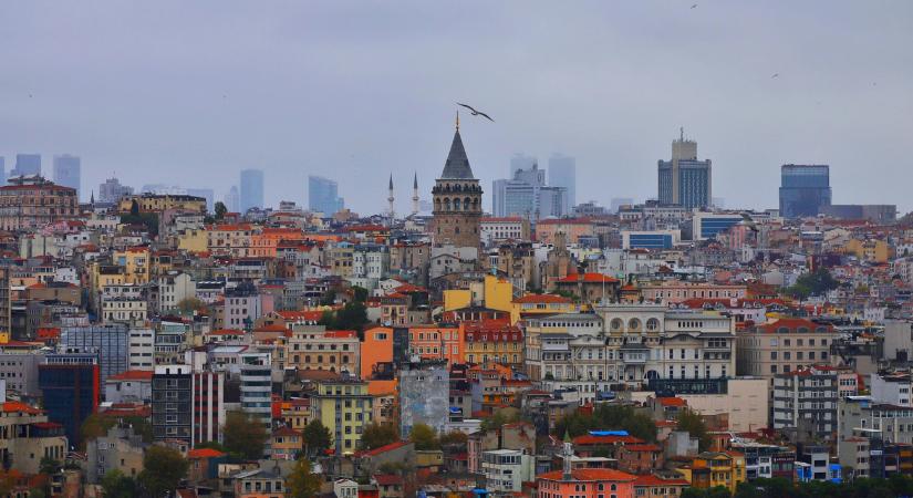 Véres ámokfutást rendezett egy férfi Isztambulban