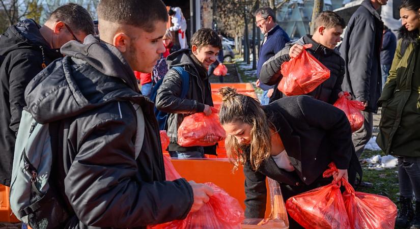 Nagy értékű adománnyal teszi szebbé a rászorulók karácsonyát a Master Good Cégcsoport – fotókkal