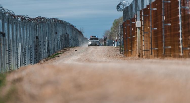 Ásotthalomnál buktak le a migránsok