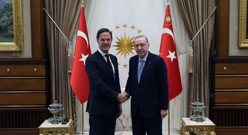 Erdogan és Rutte a NATO kihívásairól tárgyalt