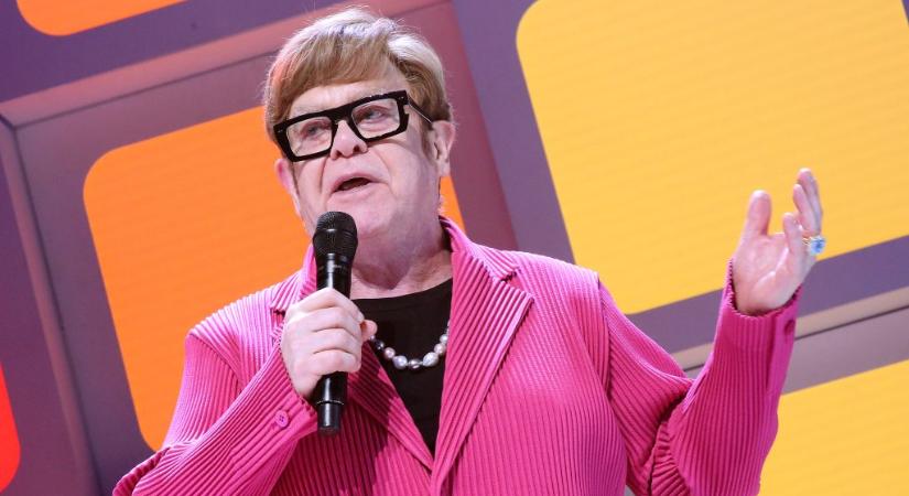 Jobb szemére megvakult Elton John