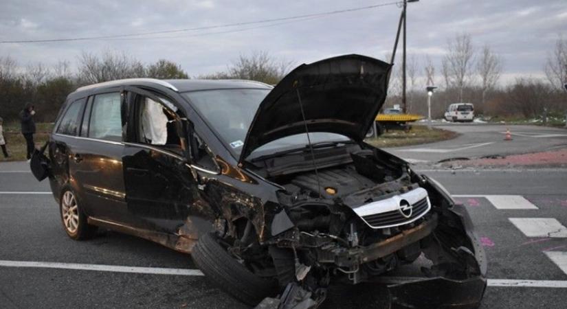 Súlyos balesetet okozott a 6-os úton