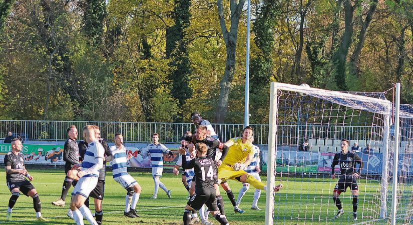 Régiófoci: lapözön és döntetlen a Parkerdei stadionban