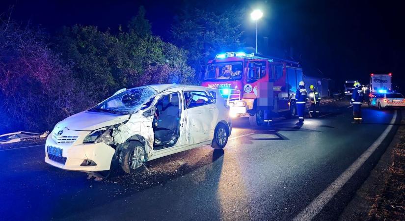 Egy macska is volt az autóban, ami kamionnal ütközött Szombathely határában - helyszíni fotók