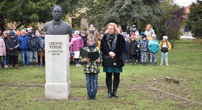 Rendhagyó dolgot üzent a besenyszögieknek a géniusz dédunokája