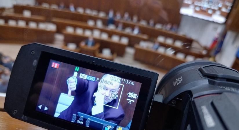 Huliakék nem vesznek részt a parlament keddi ülésén