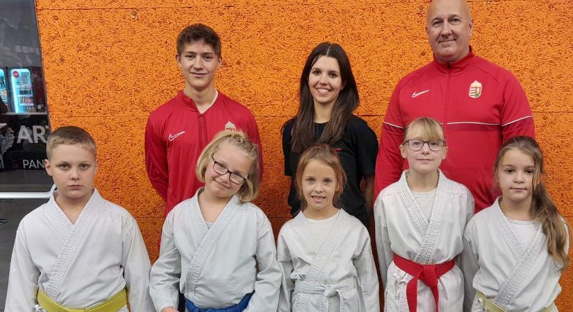 Karate: tíz érem Úrhidára