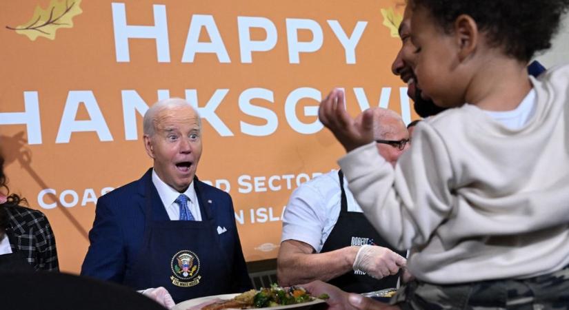 Joe Biden kegyelmet adott a Fehér Ház hálaadás napi pulykapárjának