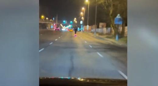 80 km/h-val száguldott egy rolleres az autósok előtt a Váci úton – videó