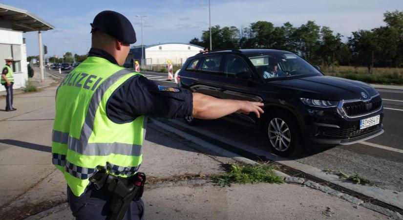 Besokalltak a magyar ingázók miatt Ausztriában: betonakadállyal zártak le egy utat