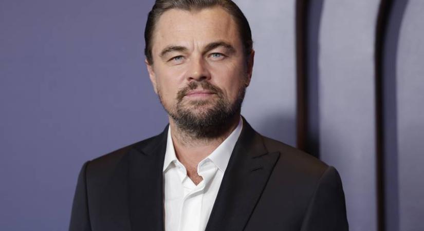 Videón, ahogy Leonardo DiCaprio levegőnek nézte a hotel alkalmazottjait: kibuktak a rajongók a sztárra