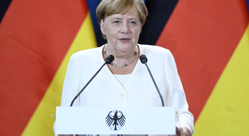 A globális átrendeződés pillanatában élünk, Ukrajna pedig nem dönthet egyedül a békéről – megszólalt Merkel, az exkancellár