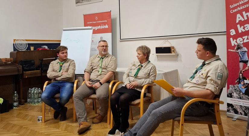 A különböző generációk együttműködéséről szólt a cserkészvezetők éves konferenciája