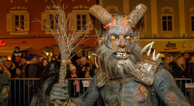 Verik a krampuszokat Ausztriában, rendőri segítséget kérnek